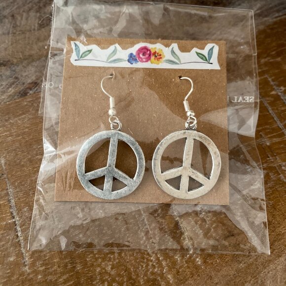 Pre-owned rustic silvertone peace sign dangle earrings. - Picture 2 of 2